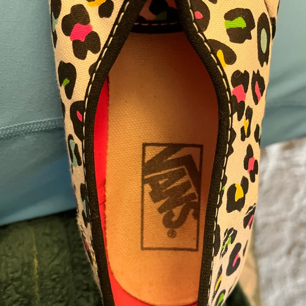 𝓥𝓲𝓷𝓽𝓪𝓰𝓮 𝓿𝓪𝓷𝓼 𝓦𝓸𝓶𝓮𝓷'𝓼 𝓝𝓮𝓸𝓷 𝓛𝓮𝓸𝓹𝓪𝓻𝓭 𝓼𝓵𝓲𝓹-𝓞𝓷 𝓼𝓷𝓮𝓪𝓴𝓮𝓻𝓼 - Picture 8 of 8